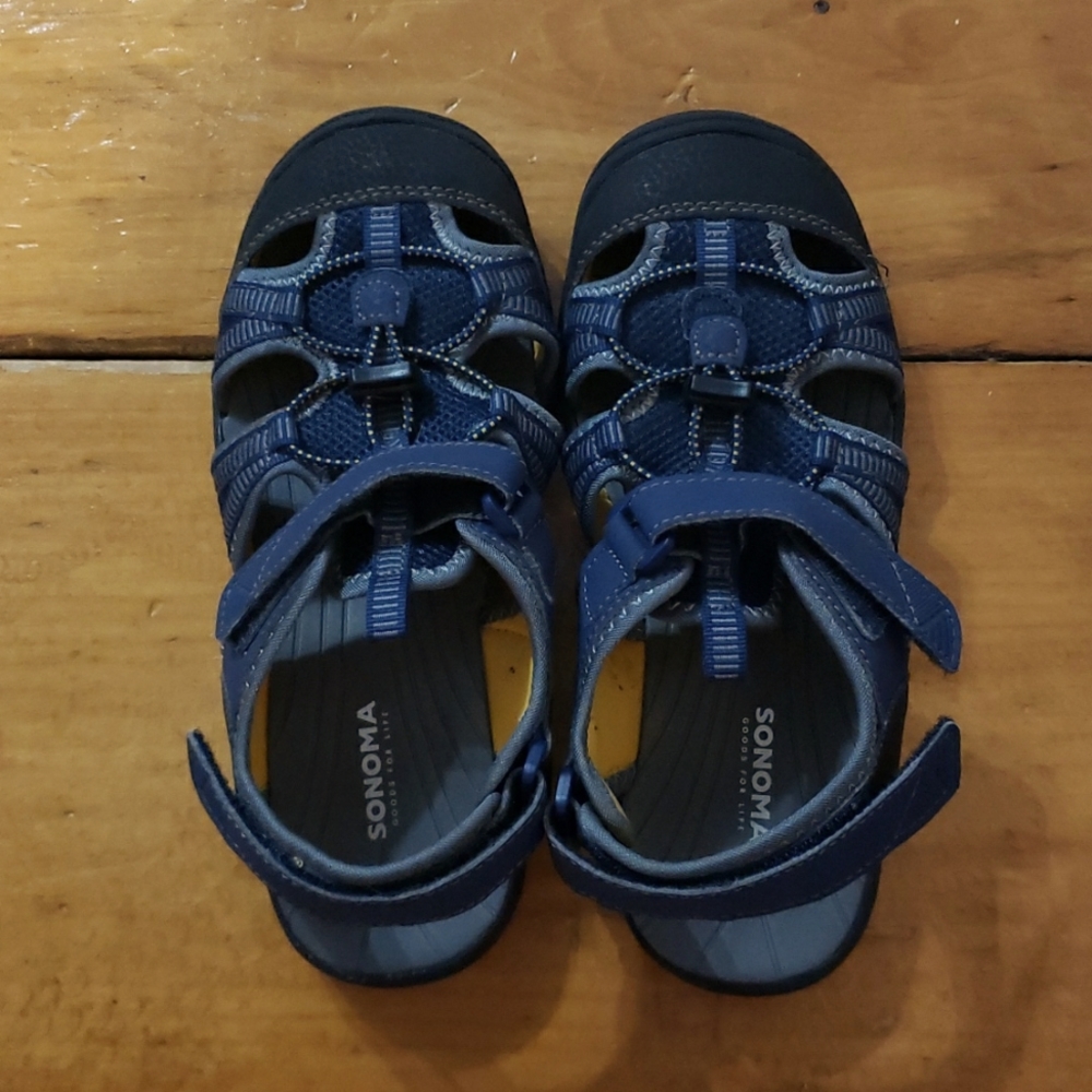 Sonoma sandles size kids 4.